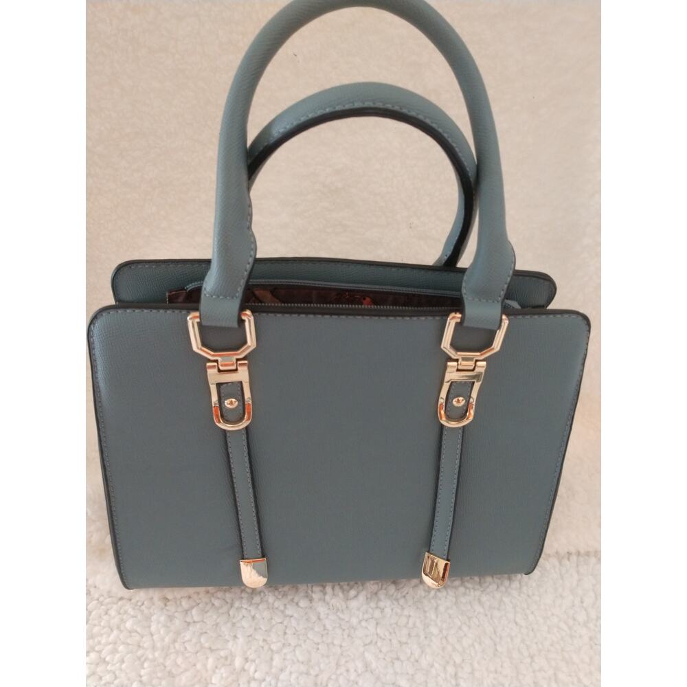 Classic Small Handbag (9x8x3 in)